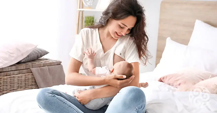 Menstruace a kojení – jak spolu souvisí a co očekávat